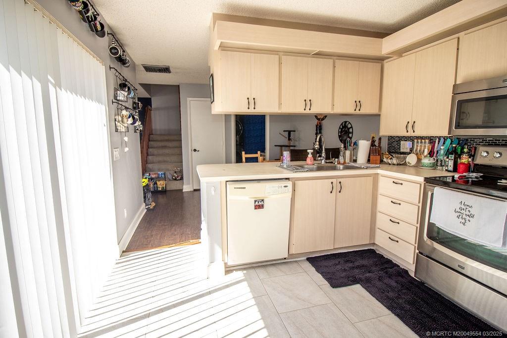 2837 SW Lakemont Place