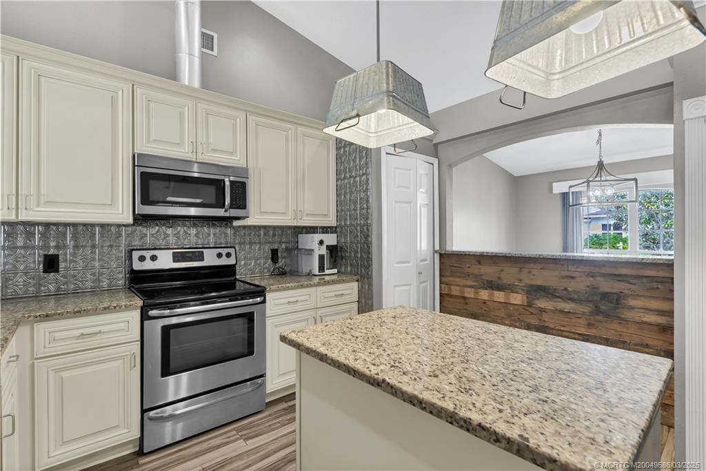 6093 NW East Deville Circle