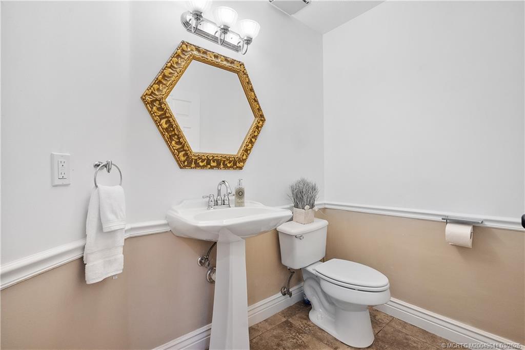 648 SE Pin Oak Terrace