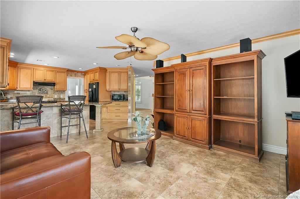 648 SE Pin Oak Terrace