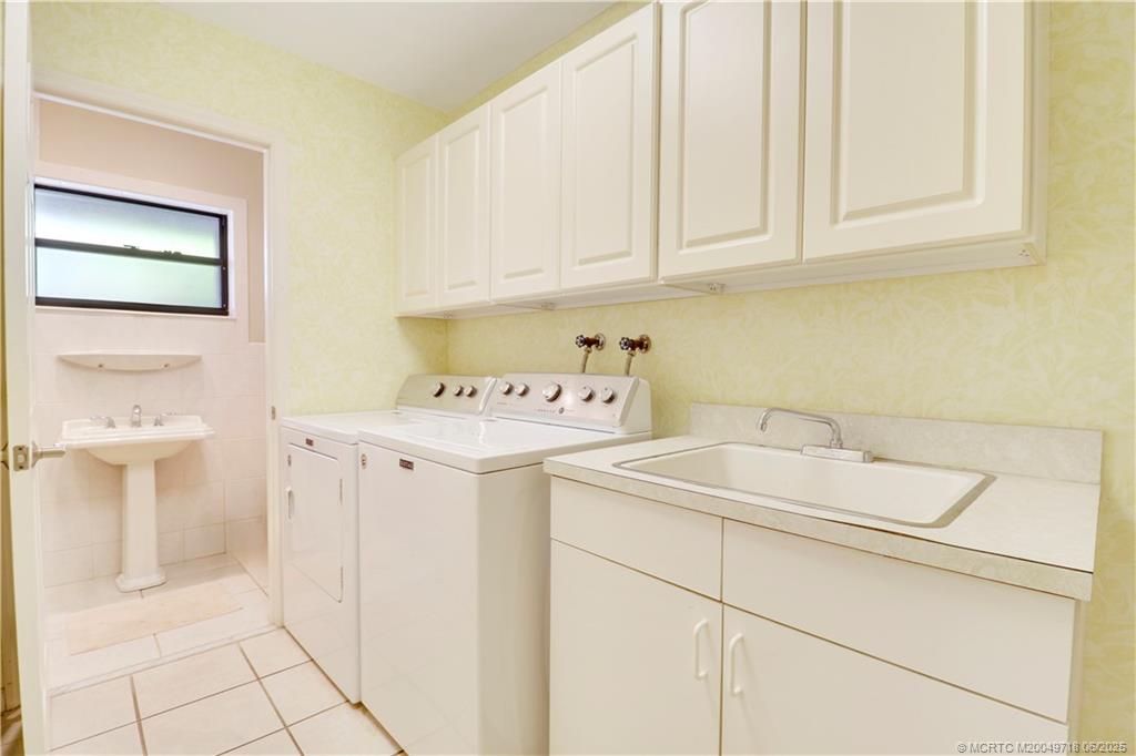 5701 SE Winged Foot Drive