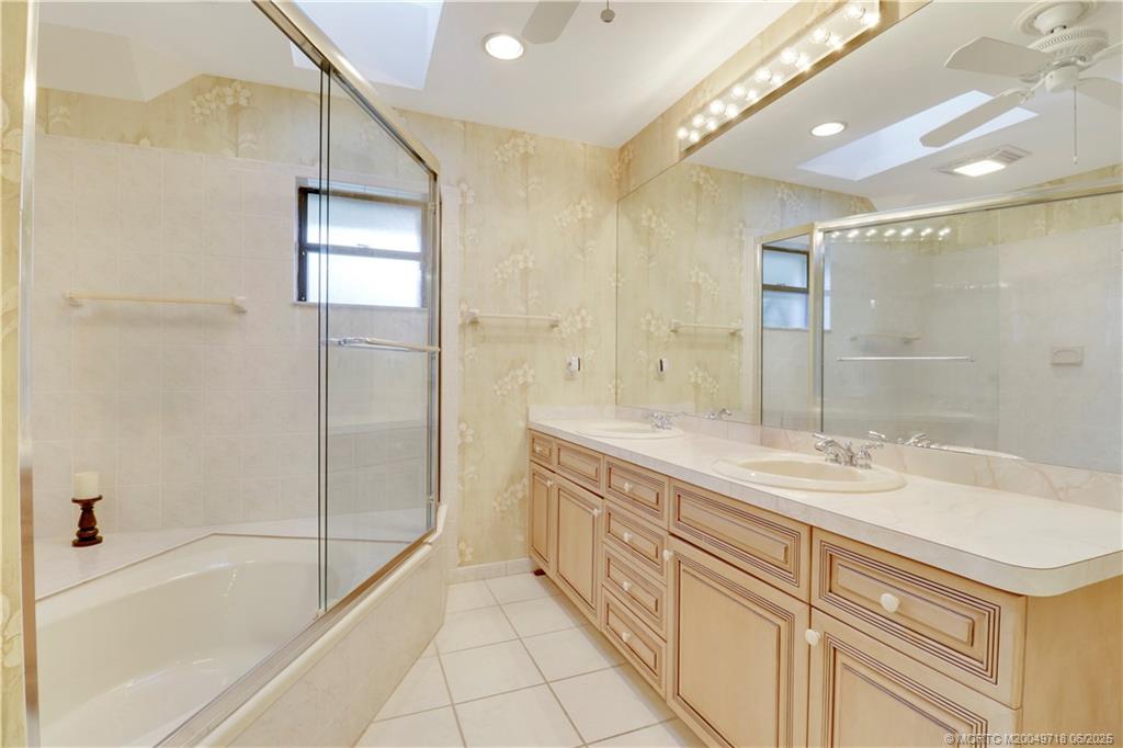 5701 SE Winged Foot Drive