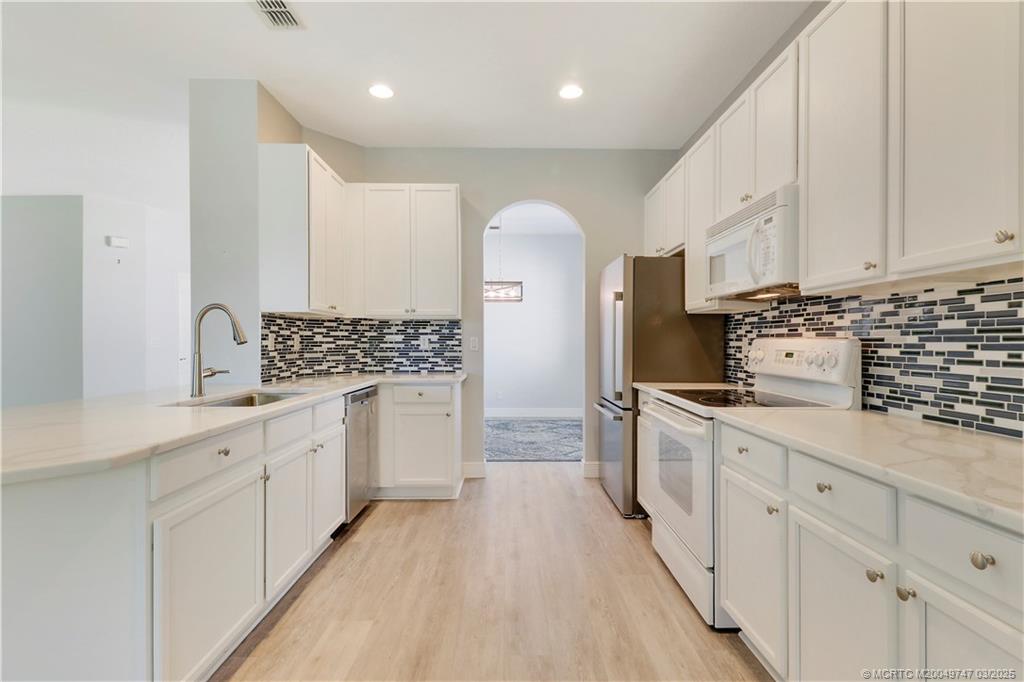 465 NW Sunflower Place