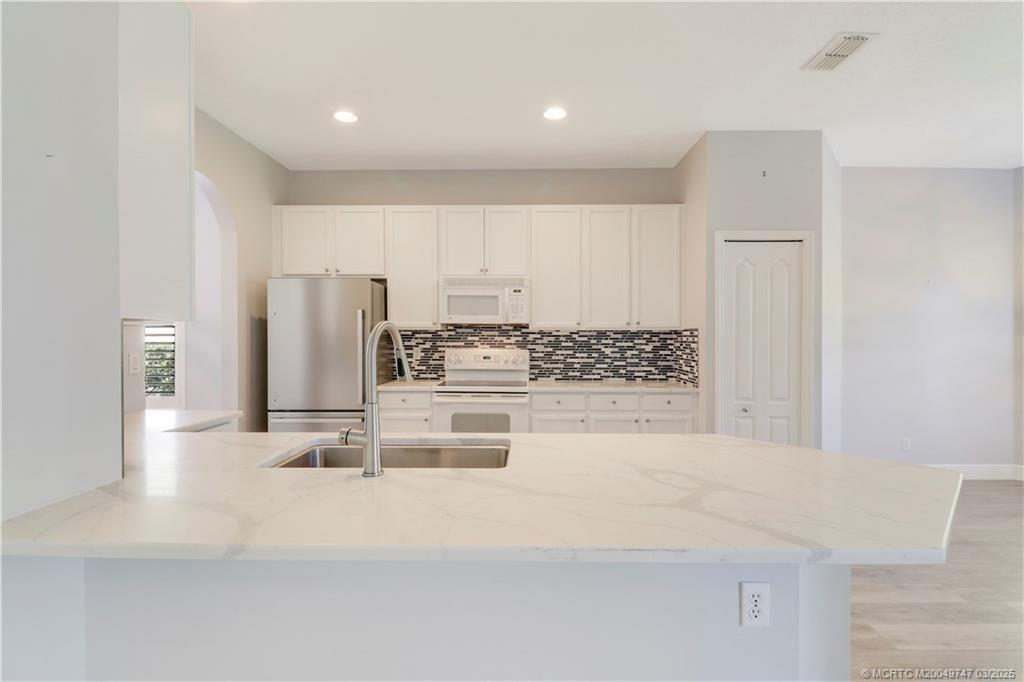 465 NW Sunflower Place