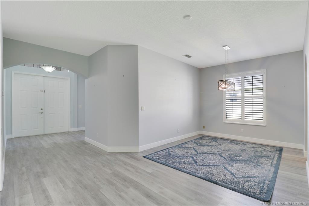 465 NW Sunflower Place