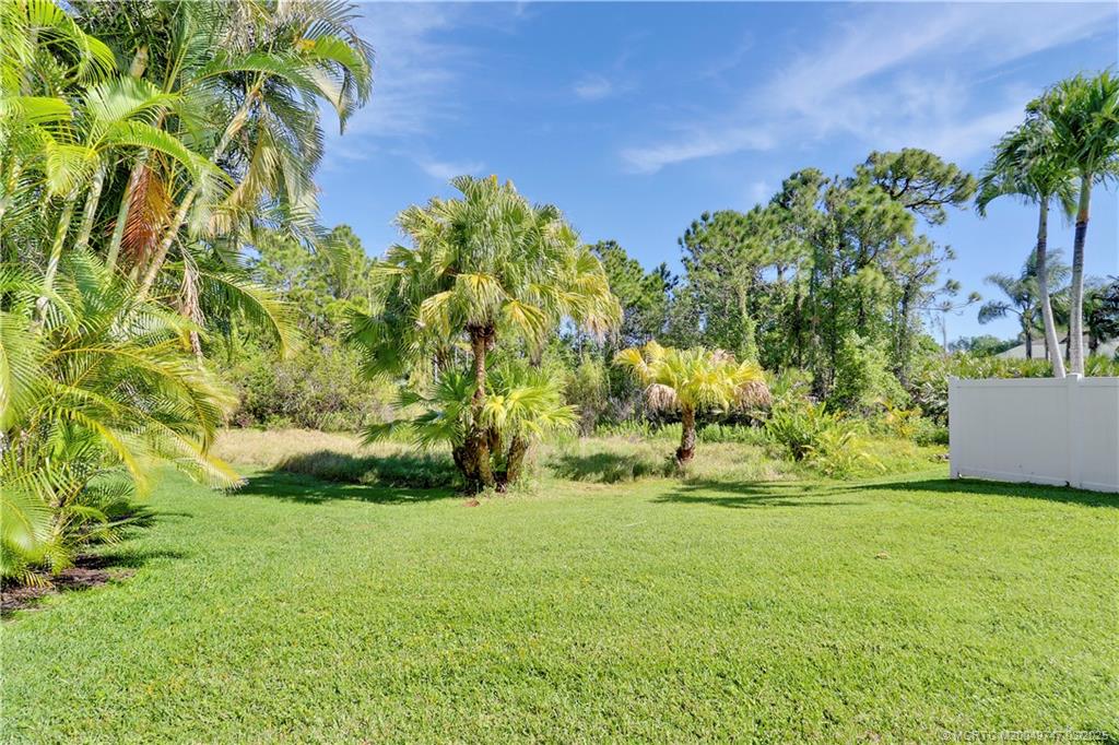 465 NW Sunflower Place