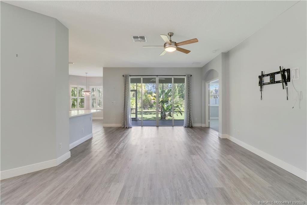 465 NW Sunflower Place