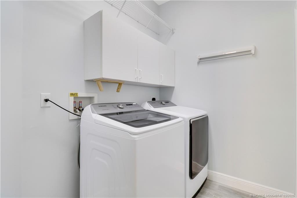 465 NW Sunflower Place