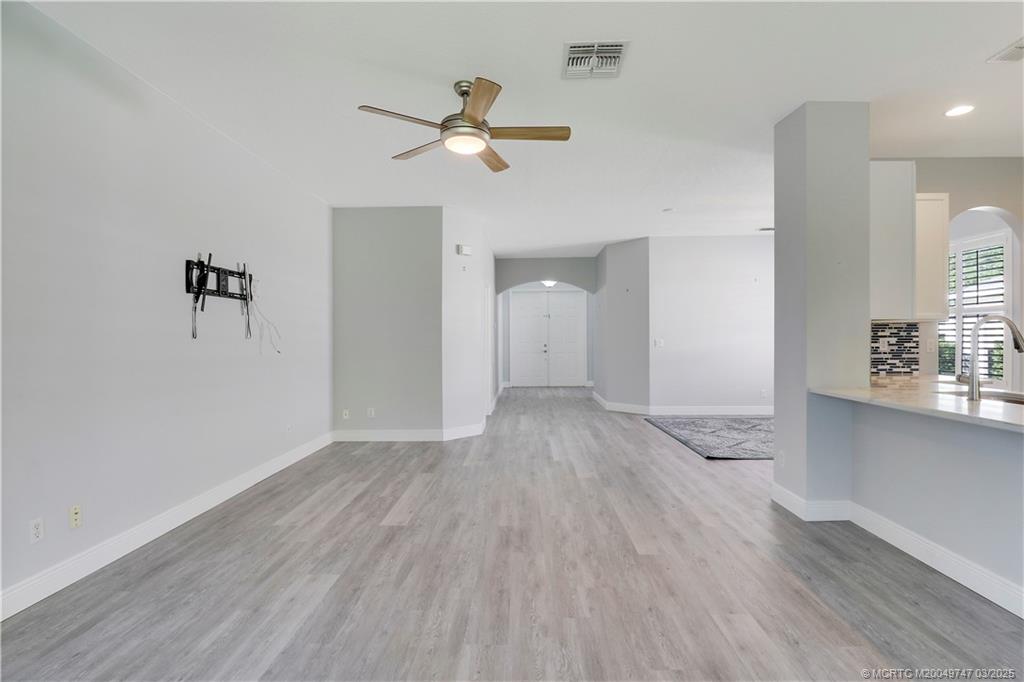 465 NW Sunflower Place