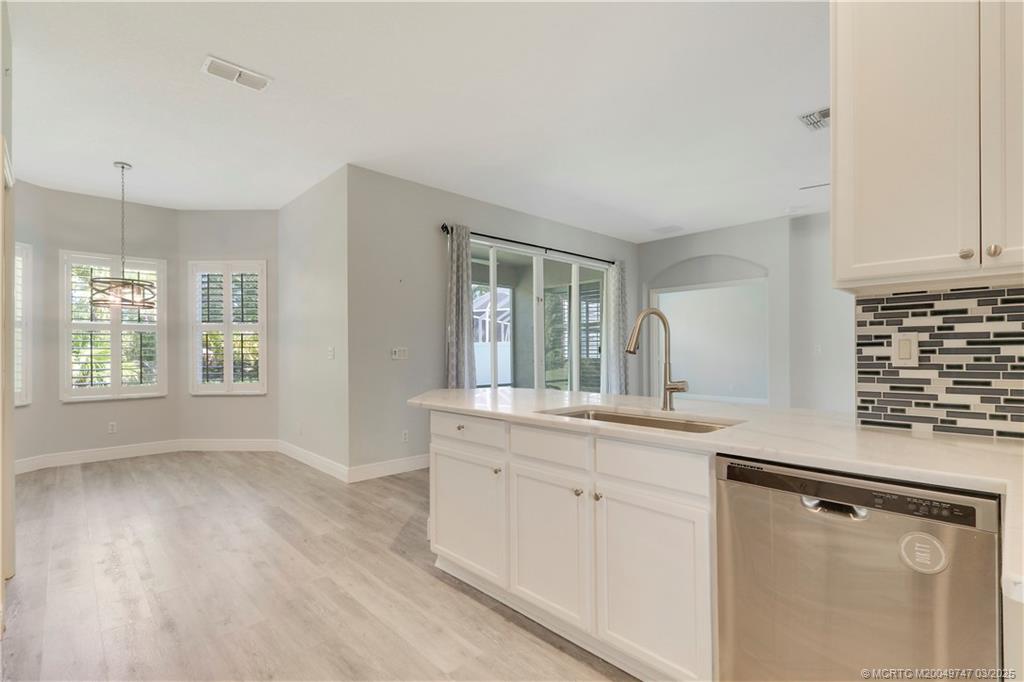 465 NW Sunflower Place