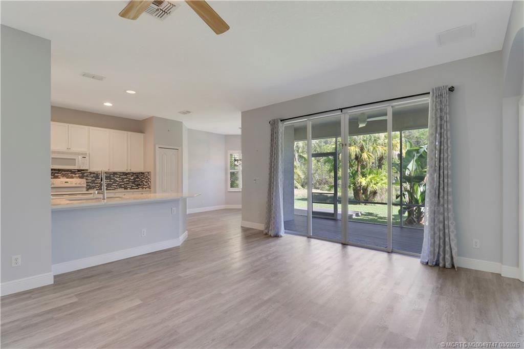 465 NW Sunflower Place