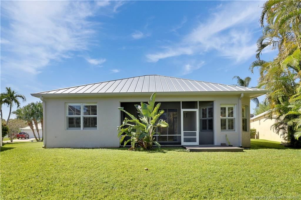 465 NW Sunflower Place