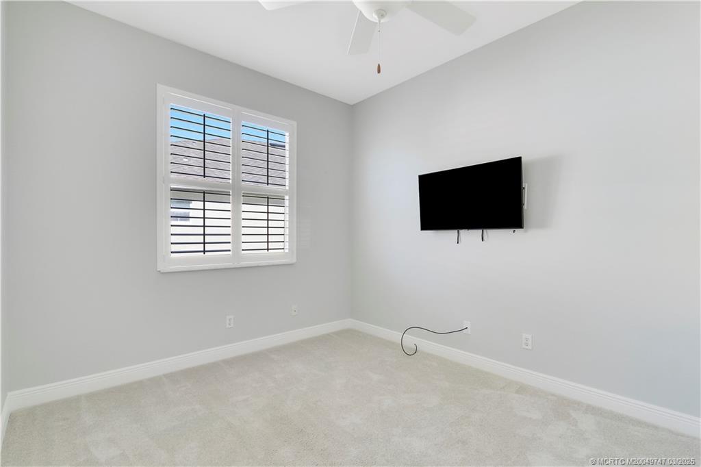 465 NW Sunflower Place