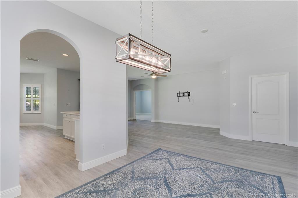 465 NW Sunflower Place