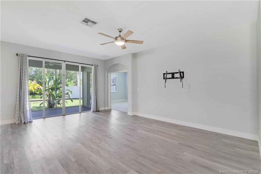 465 NW Sunflower Place