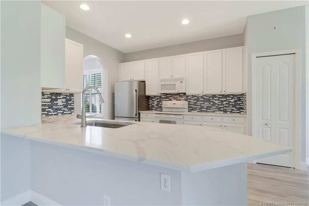 465 NW Sunflower Place