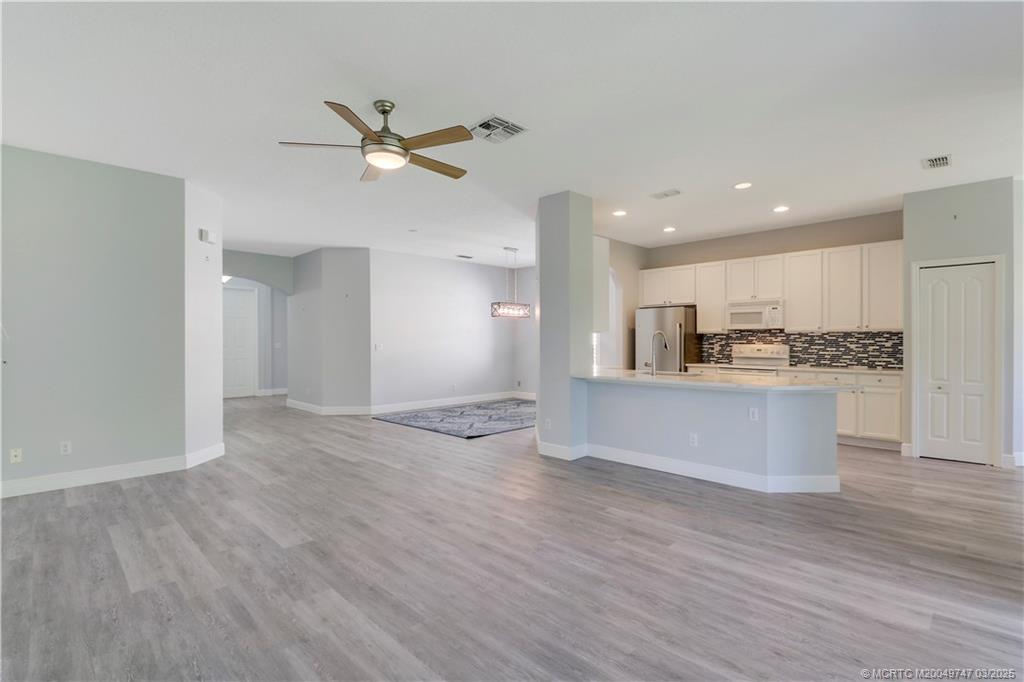 465 NW Sunflower Place