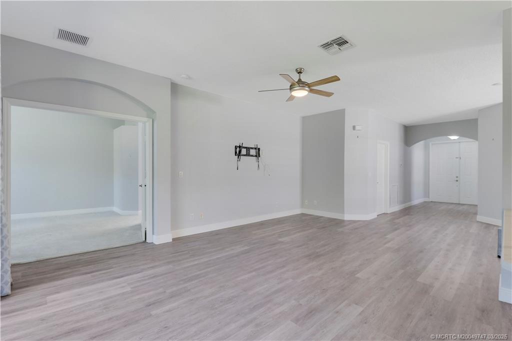 465 NW Sunflower Place