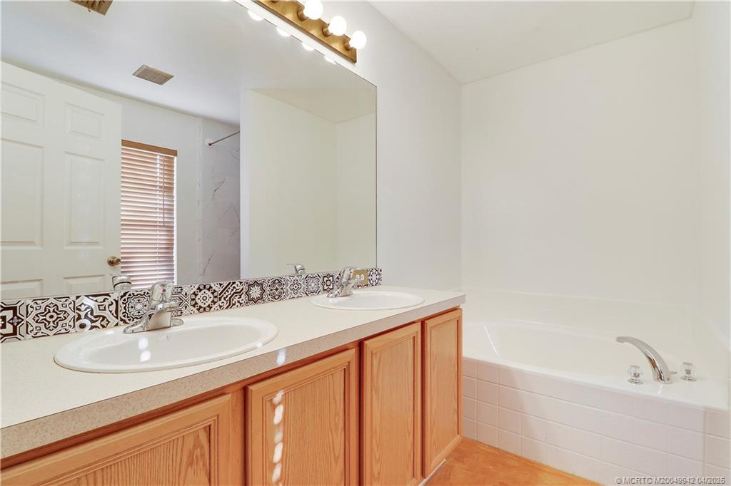 2949 SE Buccaneer Circle