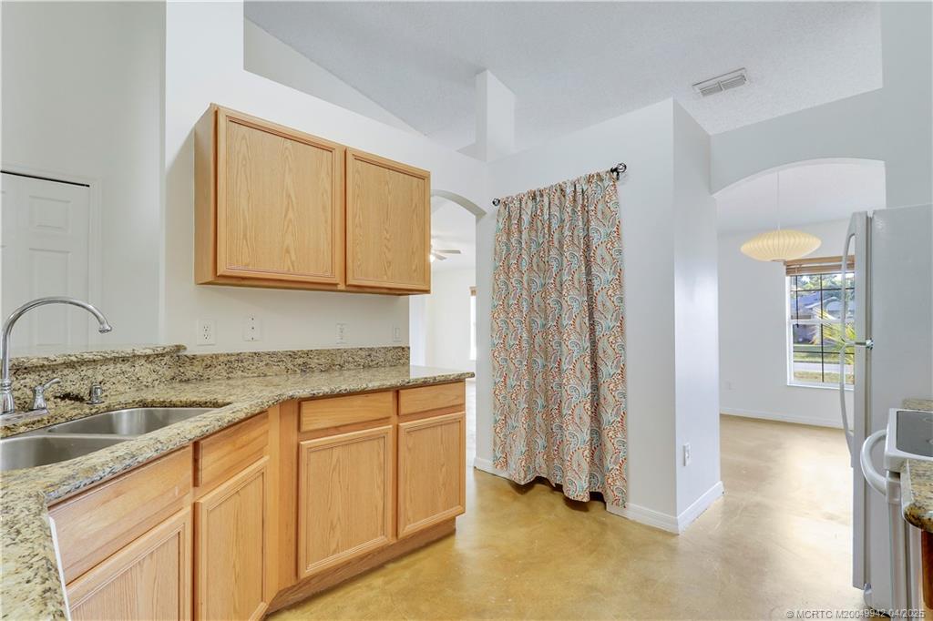 2949 SE Buccaneer Circle