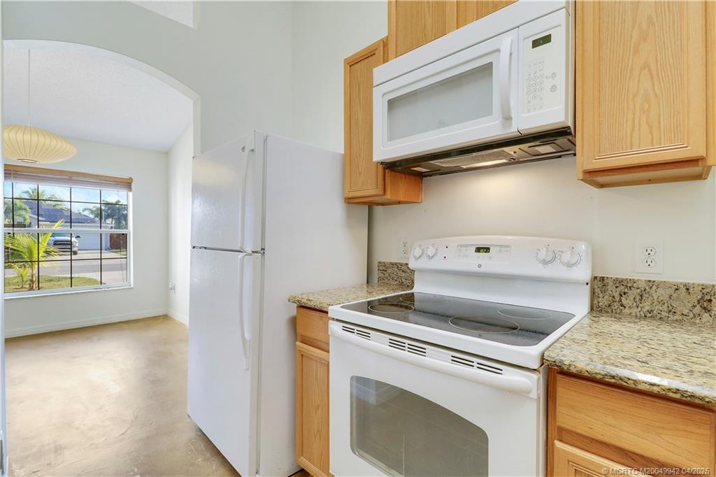 2949 SE Buccaneer Circle