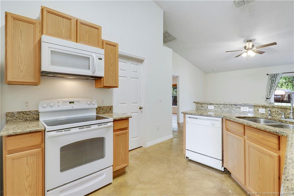 2949 SE Buccaneer Circle