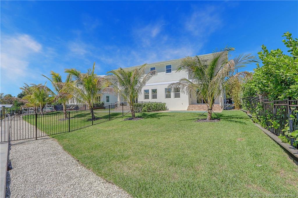 4627 SE Manatee Lane