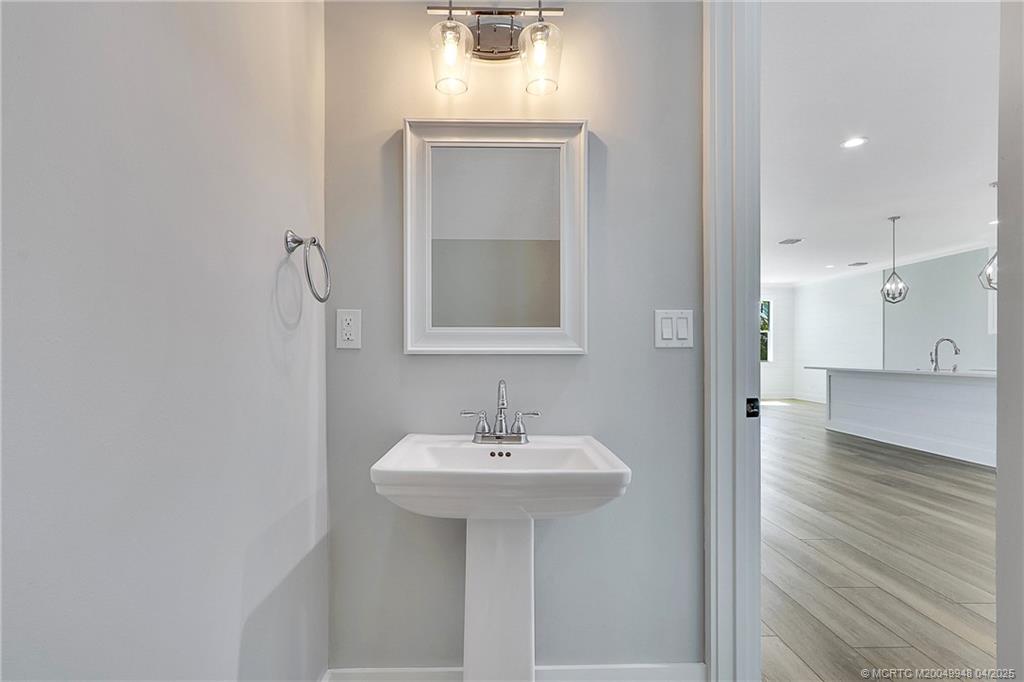 4627 SE Manatee Lane