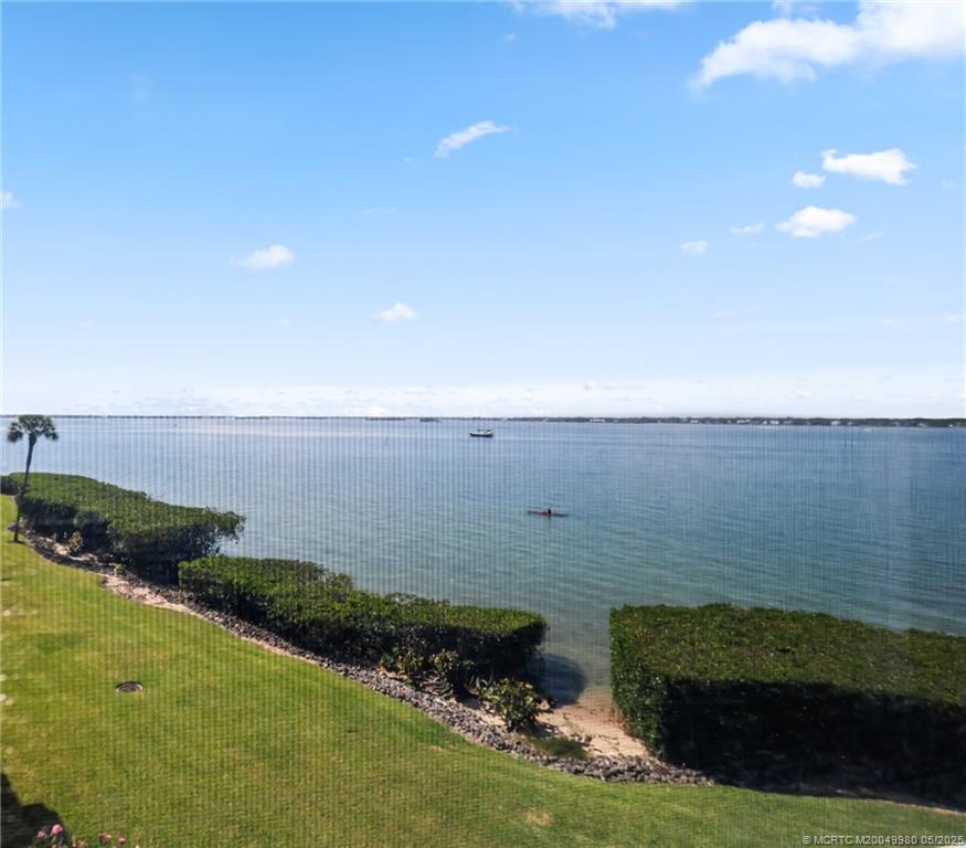 184 NE Edgewater Drive 1306