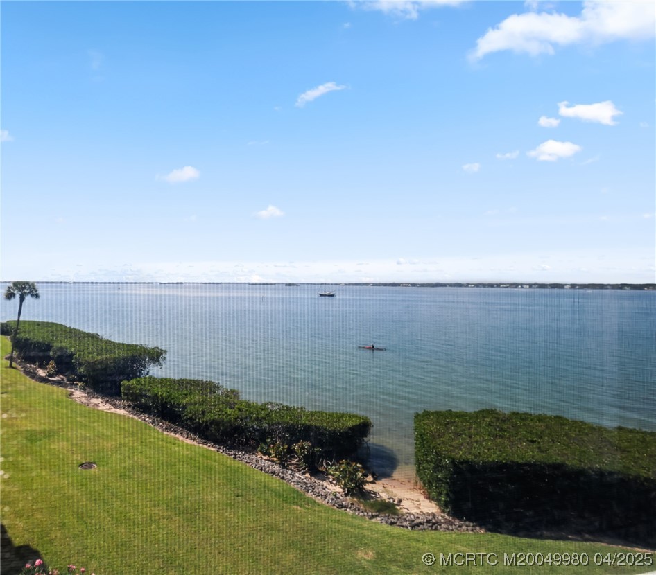 184 NE Edgewater Drive 1306
