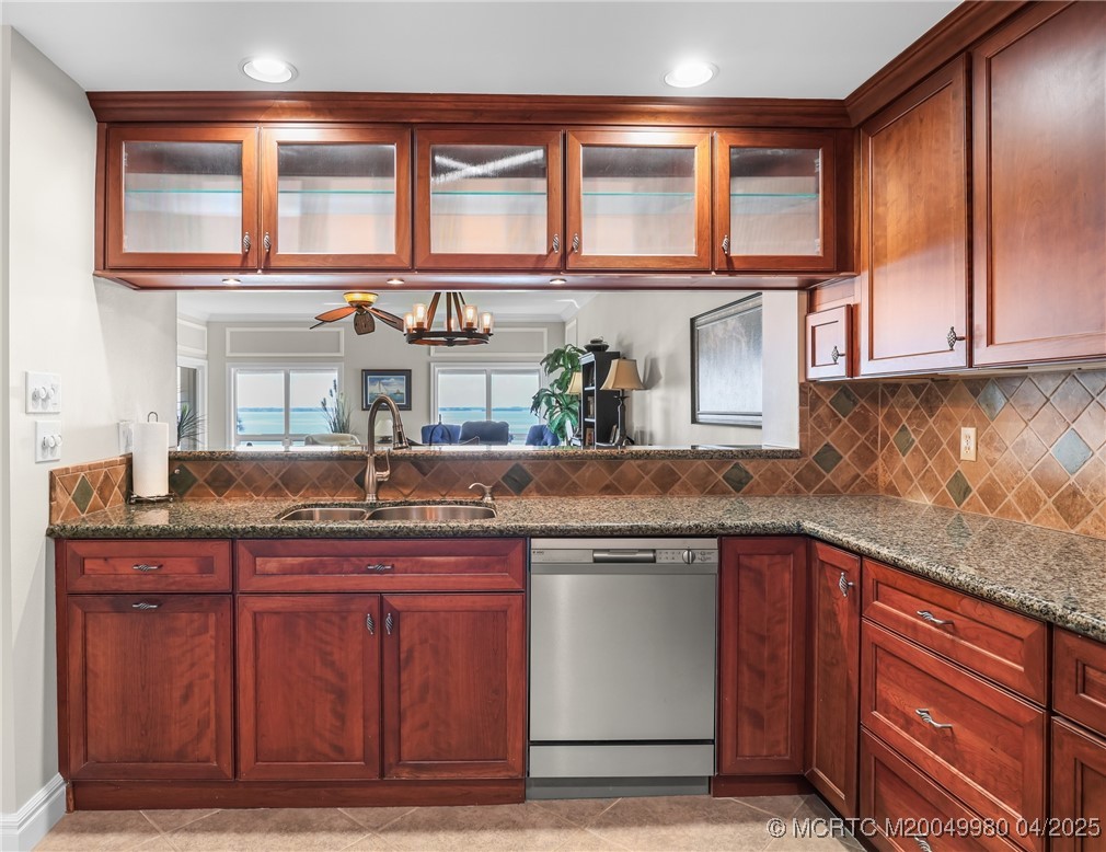 184 NE Edgewater Drive 1306