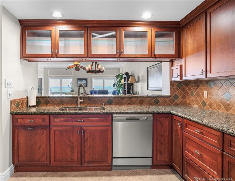 184 NE Edgewater Drive 1306