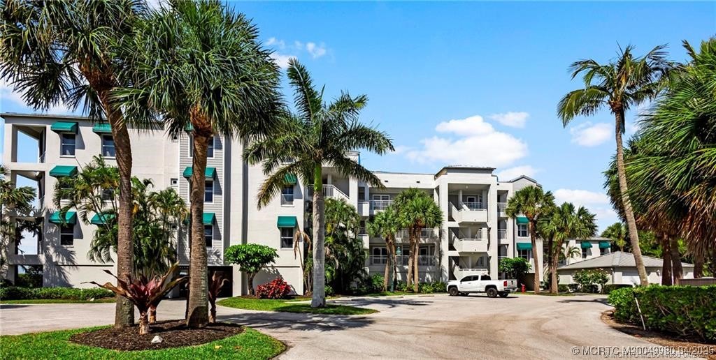 184 NE Edgewater Drive 1306
