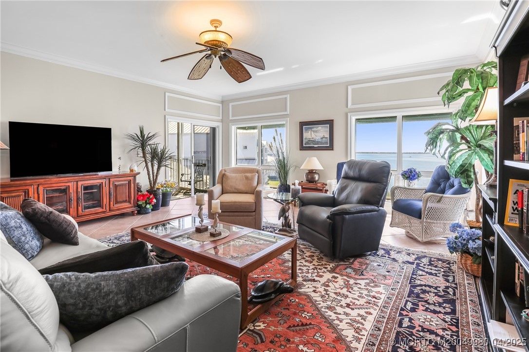 184 NE Edgewater Drive 1306