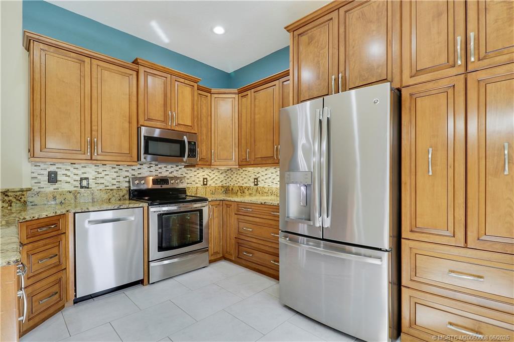 7225 SE Magellan Lane