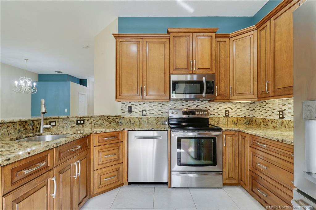 7225 SE Magellan Lane