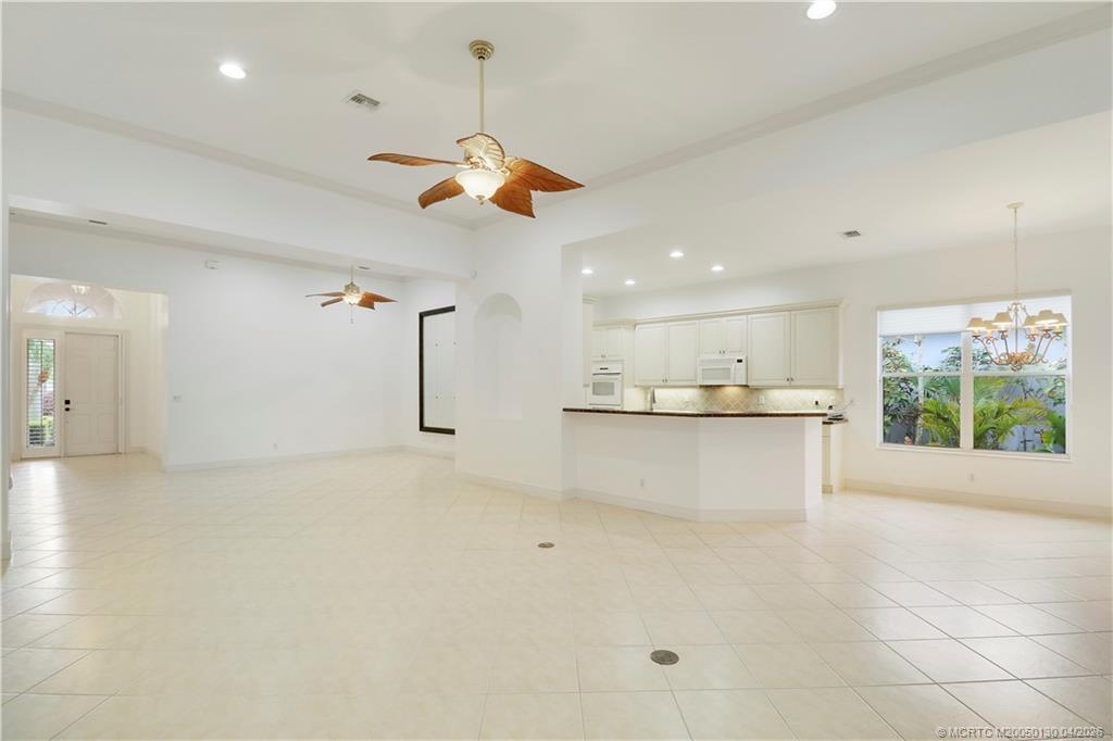 736 SW Pebble Lane