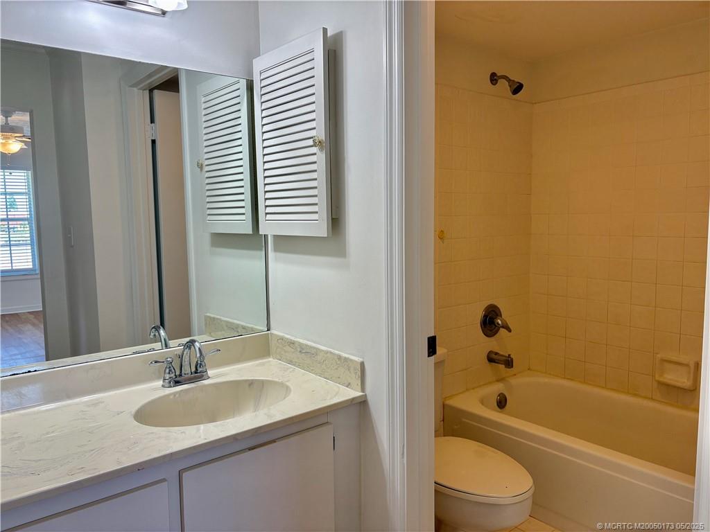 802 SE Central Parkway 14