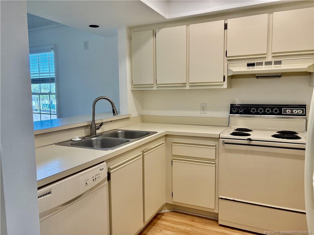 802 SE Central Parkway 14