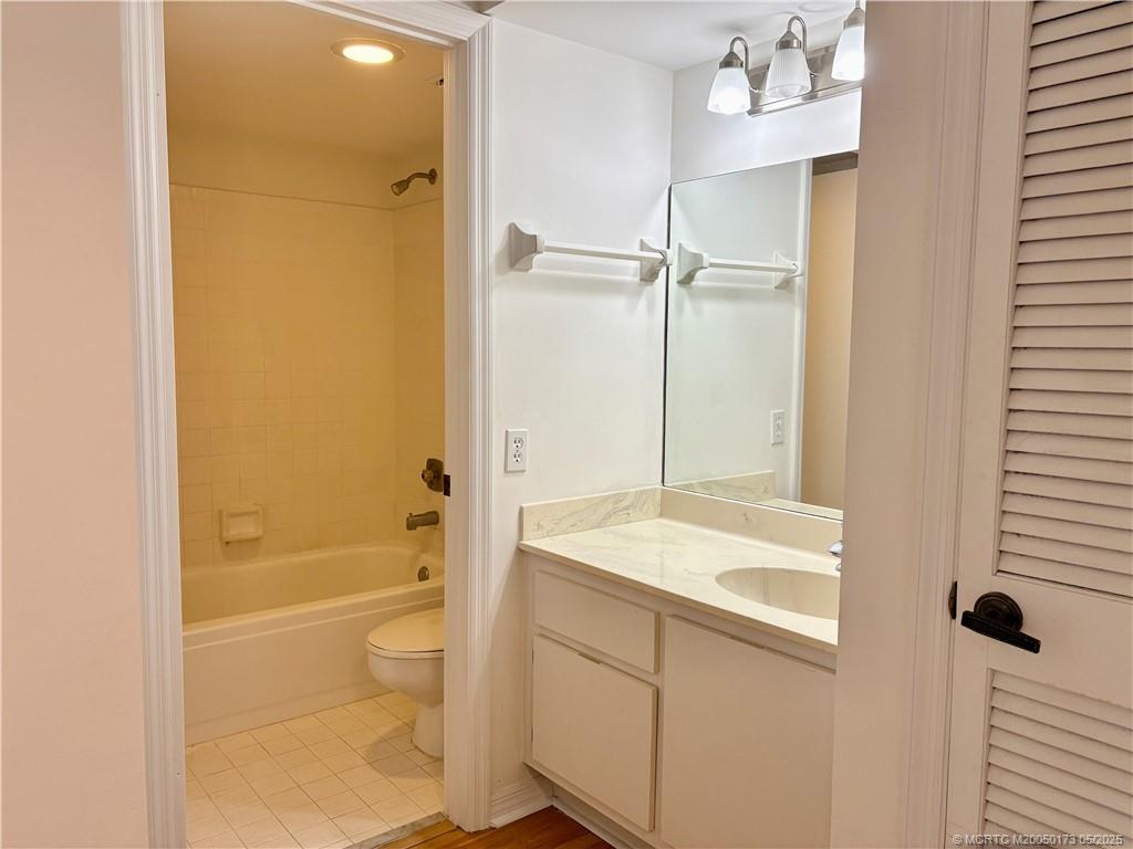 802 SE Central Parkway 14