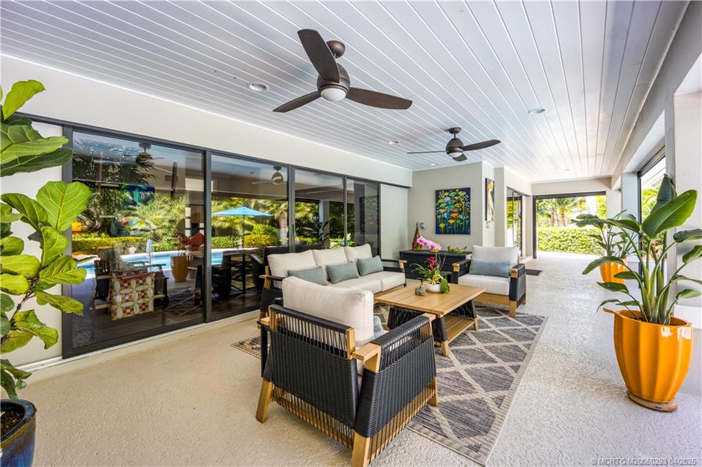 121 Hillcrest Drive