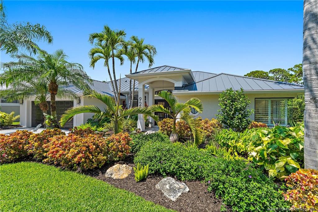 922 SW Lighthouse Drive