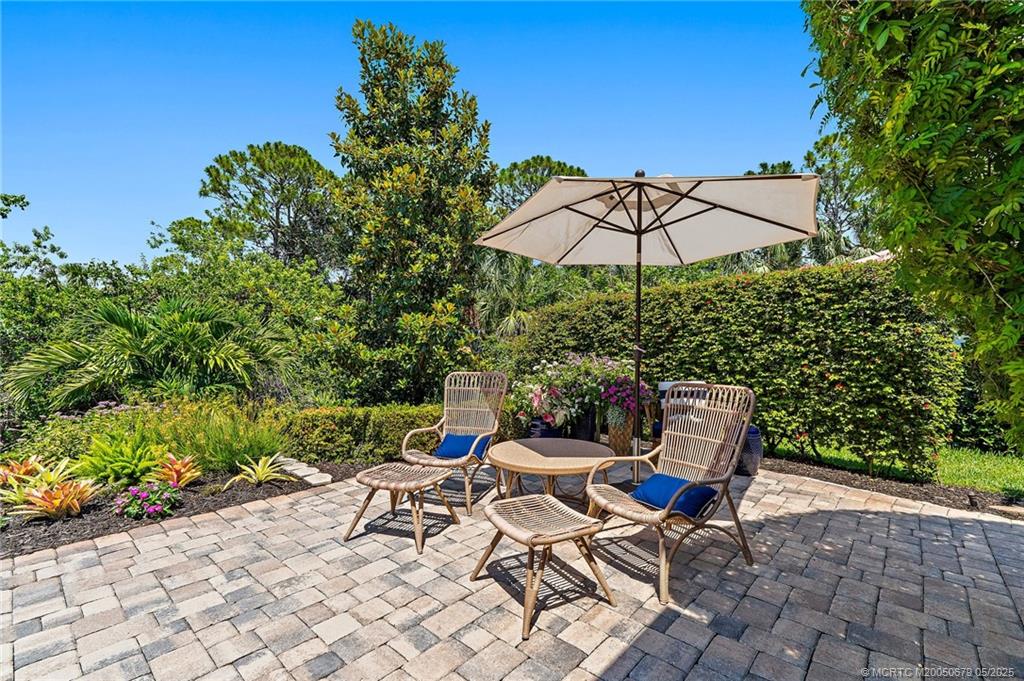 922 SW Lighthouse Drive