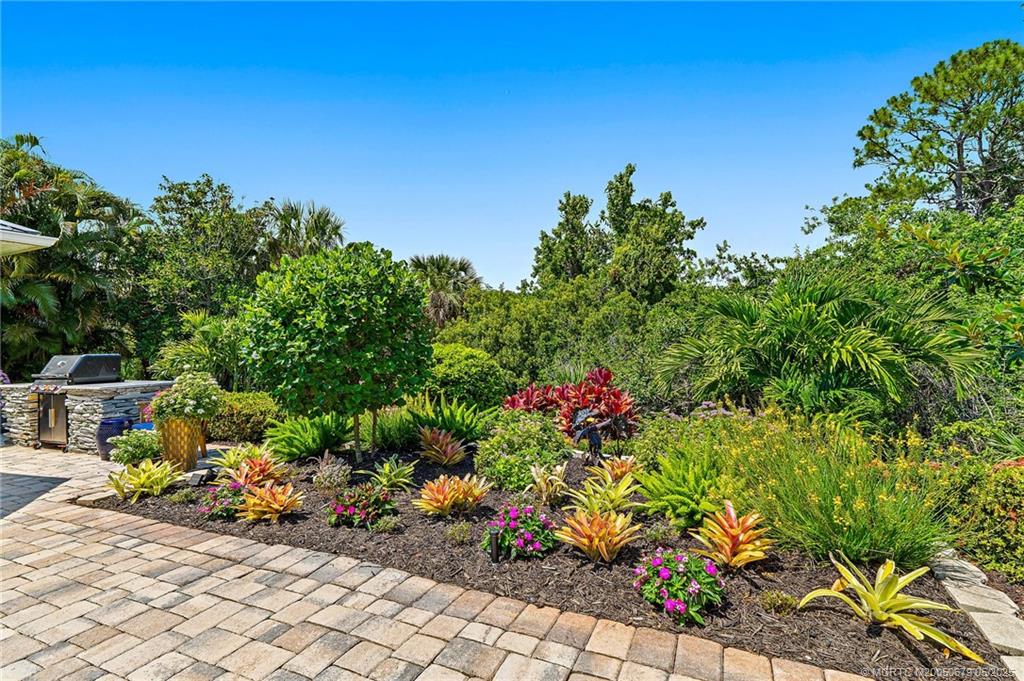 922 SW Lighthouse Drive