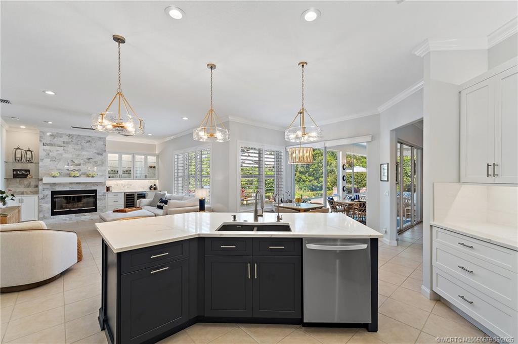 922 SW Lighthouse Drive