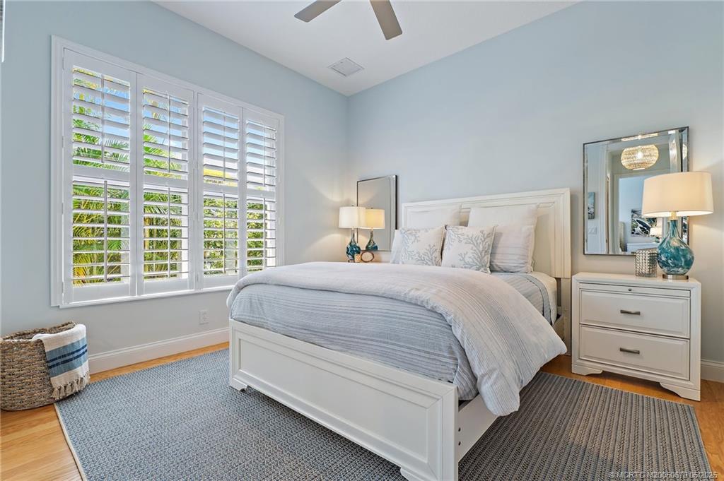 922 SW Lighthouse Drive