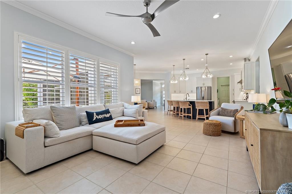 922 SW Lighthouse Drive