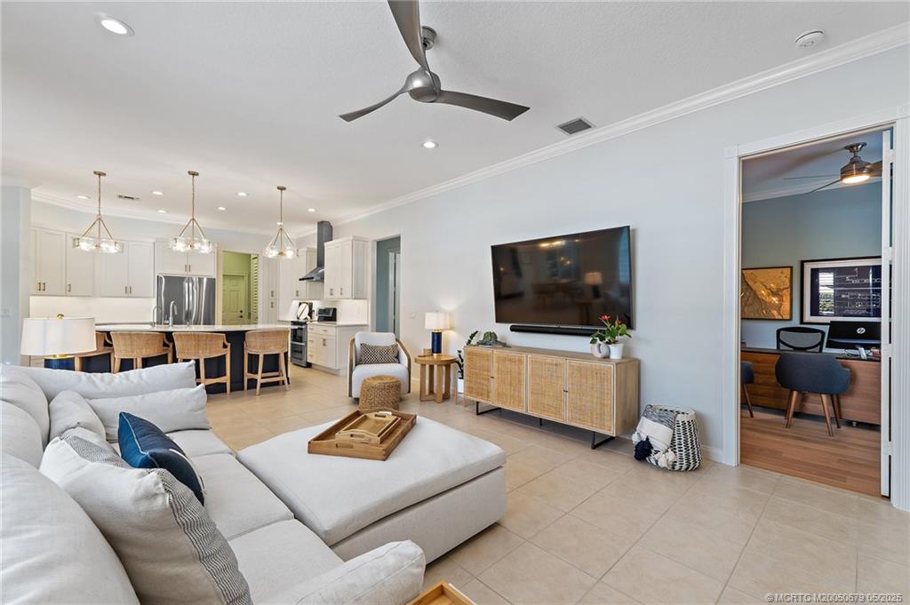 922 SW Lighthouse Drive