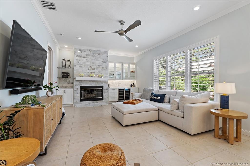 922 SW Lighthouse Drive