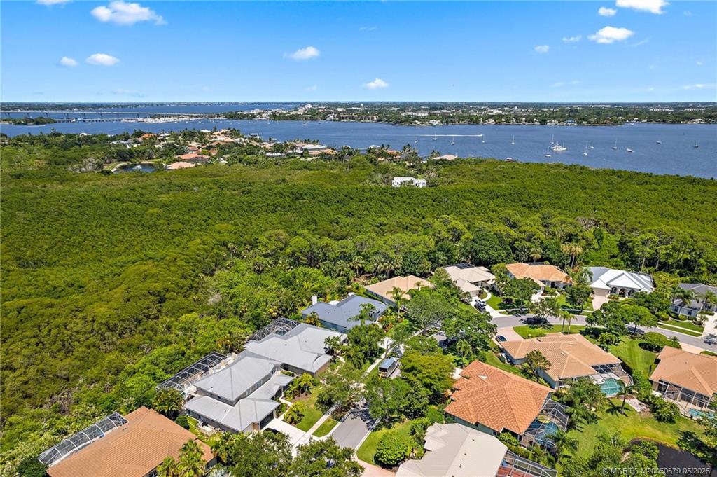 922 SW Lighthouse Drive